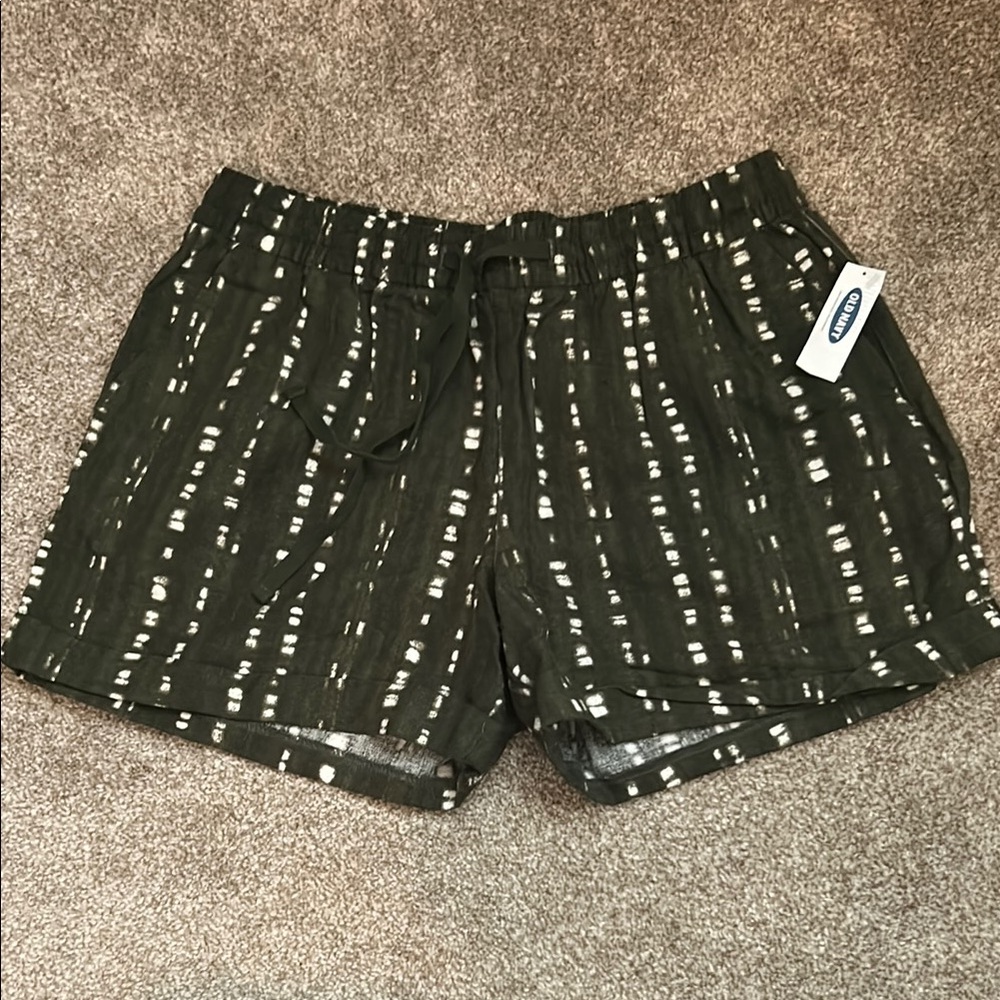 Old Navy Dark Green and White Patterned Pull-on Shorts